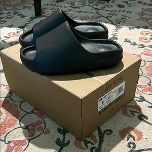 Yeezy slide onyx size 6 M 7 W